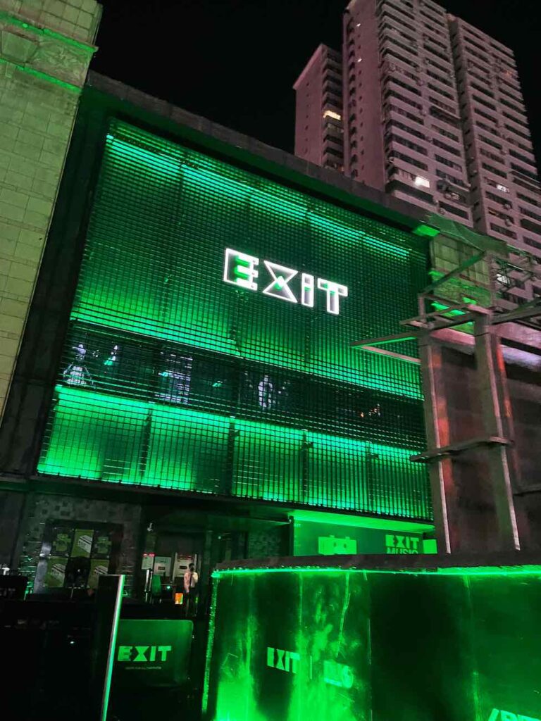 Insider's look: China's beste top 10 Chinese nachtclubs (2025) 14 top 10 beste nachtclubs in China Clubuitgang in Changsha 1 • top 10 beste nachtclubs in China