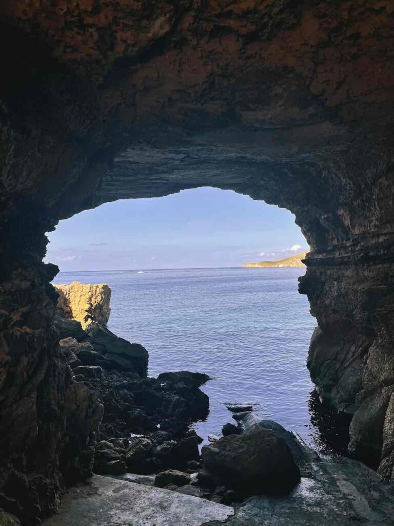 Relaxen op ibiza: de beste 7 manieren 4 relaxen op ibiza Meditatiegrot 1 ibiza eiland • relaxen op ibiza