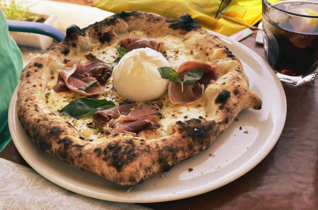 Ontspan op ibiza: de beste 7 manieren 13 relaxen op ibiza Restaurant 17 pizza cala tarida 5 • relaxen op ibiza