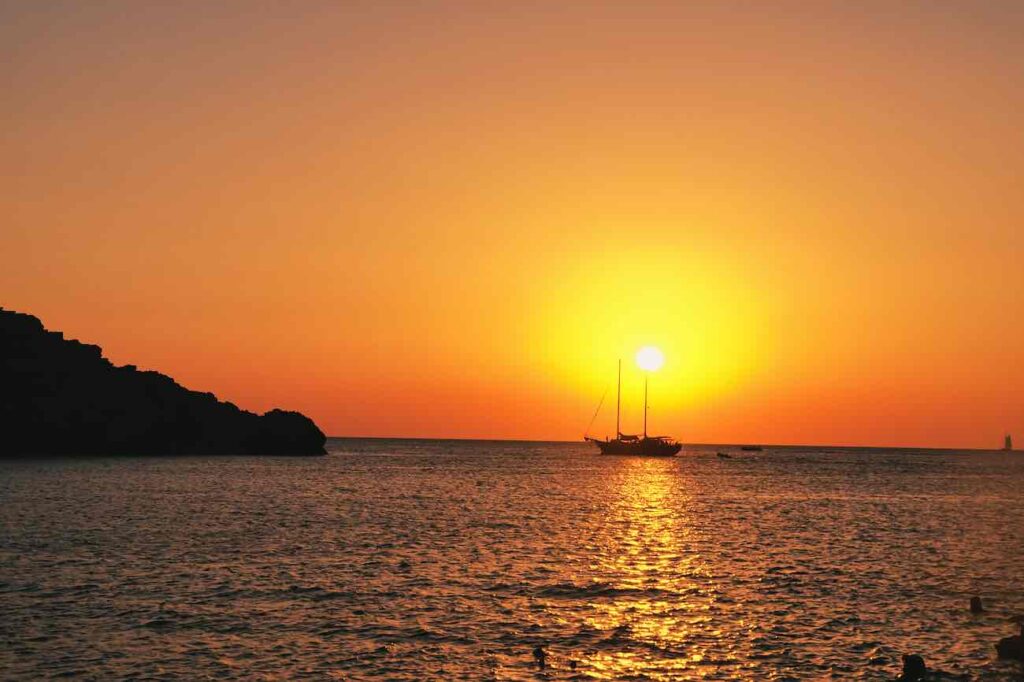 Ontspan op ibiza: de beste 7 manieren om 12 te ontspannen op ibiza Zonsondergang ibiza cala comte europa spanje vakantie 3 • relax op ibiza