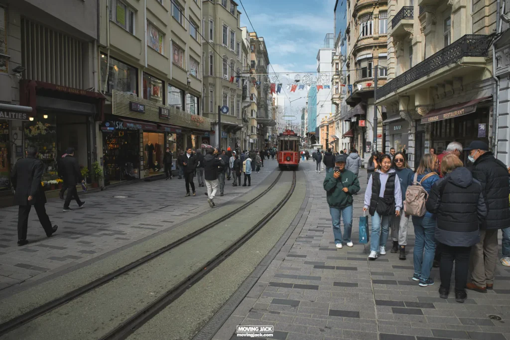 Hoe 3 dagen in Istanbul door te brengen: Top 10 dingen om te doen 6 Hoe 3 dagen in Istanbul door te brengen Istanbul stadscentrum centrum straten van istanbul waar istanbul beroemd om2 copyright moving jack • hoe 3 dagen in istanbul door te brengen