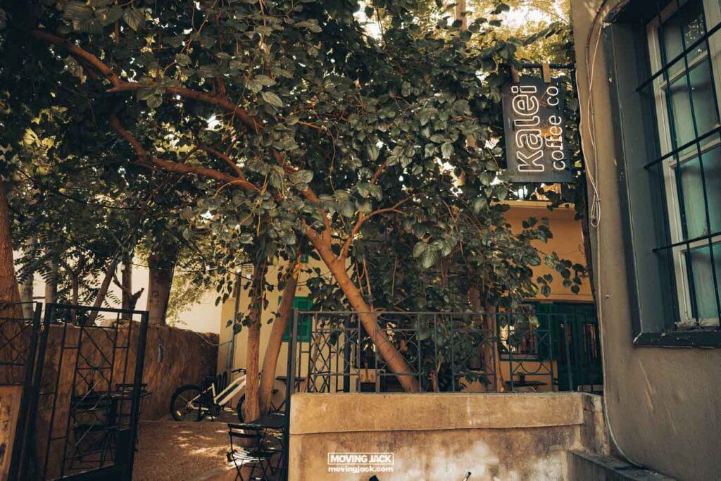 Restaurants en koffiehuizen in Beiroet: beste 11 · Libanon 17 koffiehuizen, restaurants in Beiroet Beirut jounieh achrafieh اشرفية بير لبنان lebanese restaurant middleeast historische architectuur gebouwen stad stadsgezicht bouw binnenstad toerisme copyright moving jack com18 • koffiehuizen,beirut restaurants