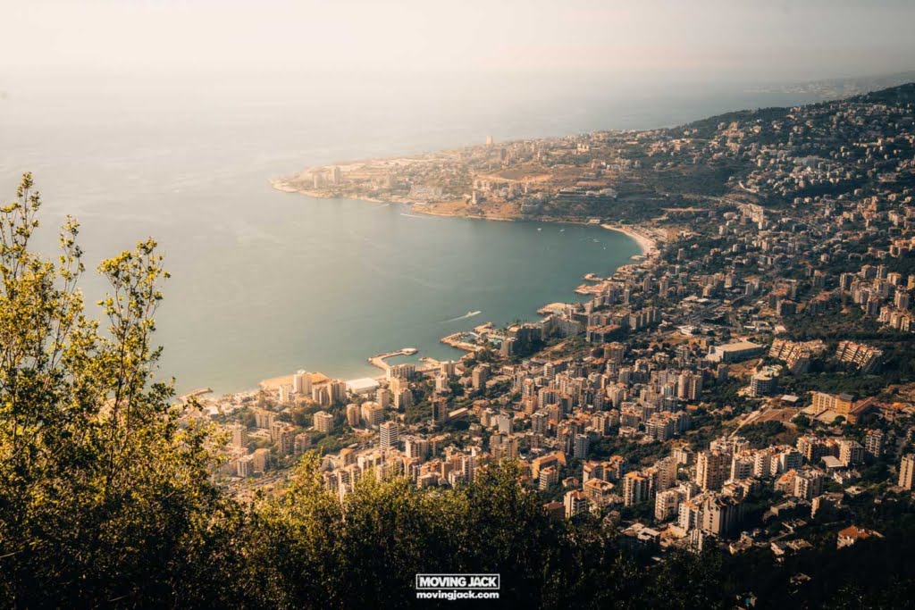 8 unieke dingen om te doen in jounieh, beirut 13 jounieh Jounieh onze lieve vrouw van Libanon heiligdom Beiroet berg jounieh Libanees uitzicht natuur hemel paragliding kerk heilige cultuur bergen heiligdom nd du liban 29 • jounieh