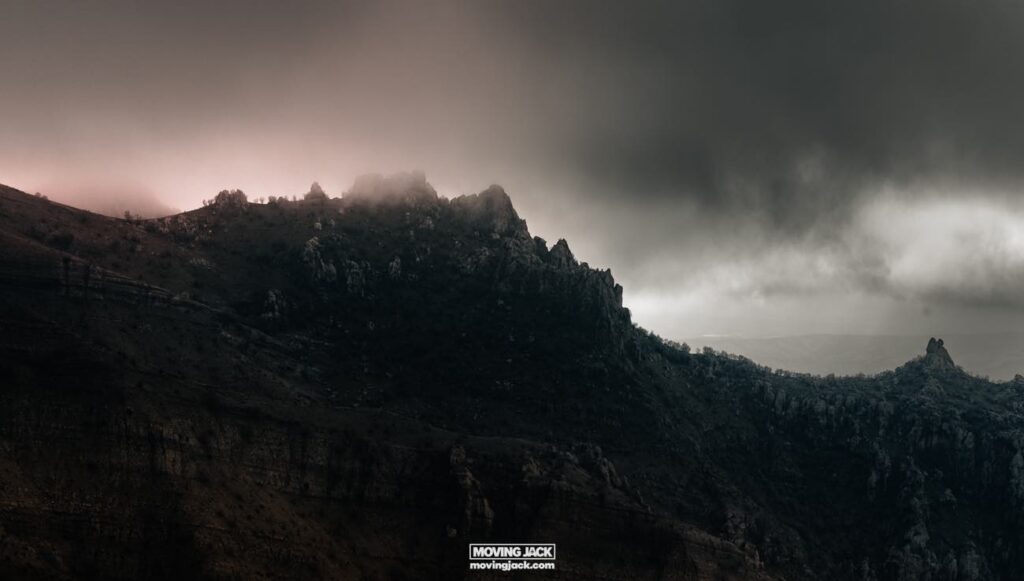 Iraq's zagros mountain: 8 wonders that will fuel your wanderlust 8 zagros mountain Zagros mountain adventure hiking iraq kurdistan middle east locals rugged terrain outdoors 6 • zagros mountain