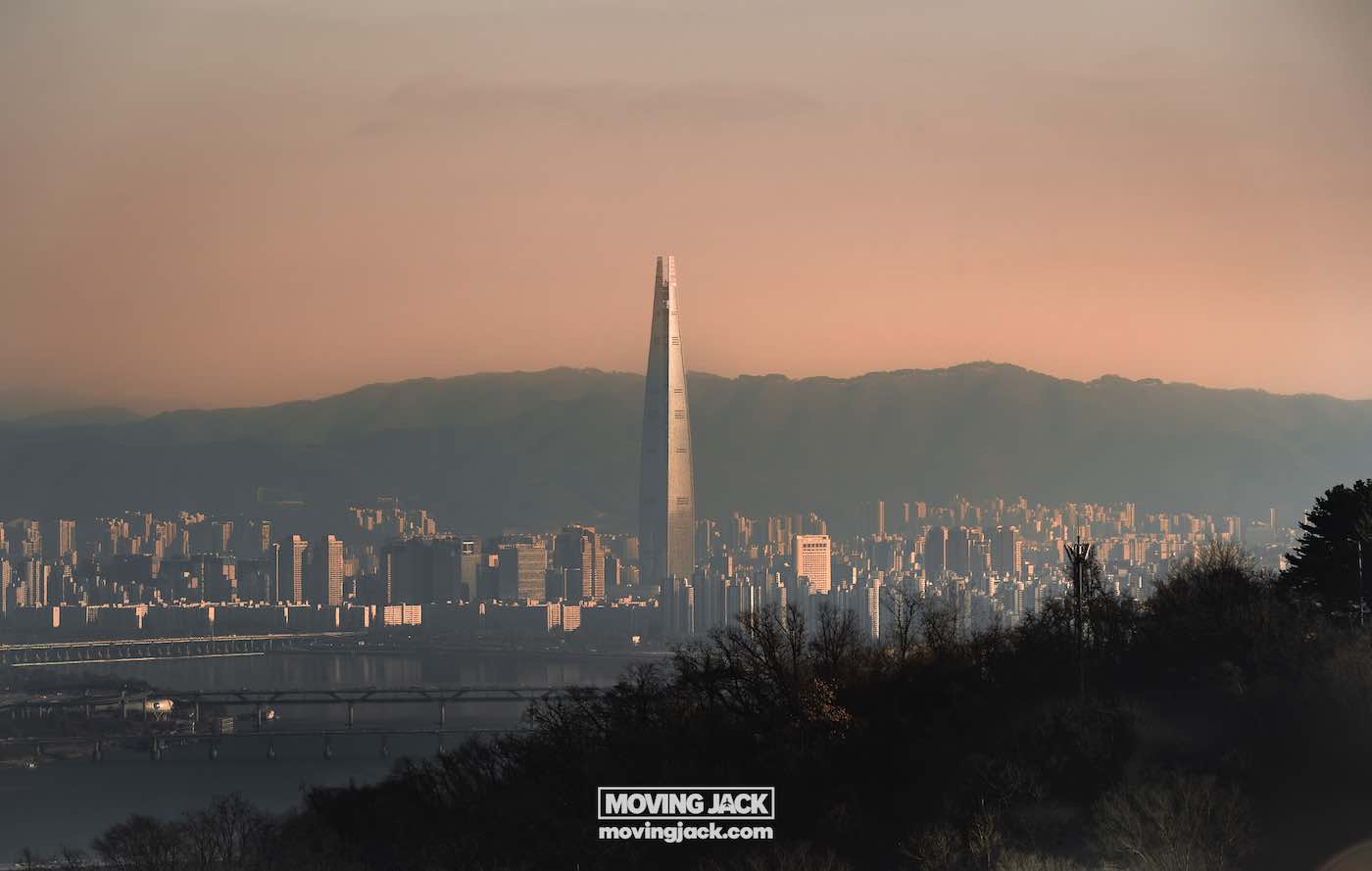 Wat te doen in Seoul: 13 unieke dingen om te doen + wat je beter kunt overslaan! 21 dingen om te doen in Seoul Seoul wandelen buiten namsan zuid-korea cultuur traditionele outfits klassiek oud aziatische stijl copyright moving jack.com 4 1 • wat te doen in seoul