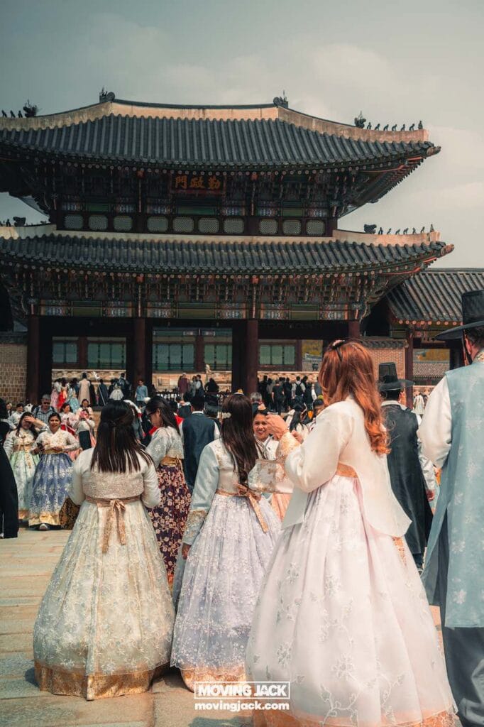 Gyeongbokgung paleis Seoul ultieme gids + wandelvideo 5 Gyeongbokgung Gids voor de wandelroute van het Gyeongbokgung Paleis, 4 km, route, vermijd drukte, buiten, Koreaans, Zuid-Koreaanse cultuur, Hanbok, copyright Moving Jack. Com 10 • Gyeongbokgung