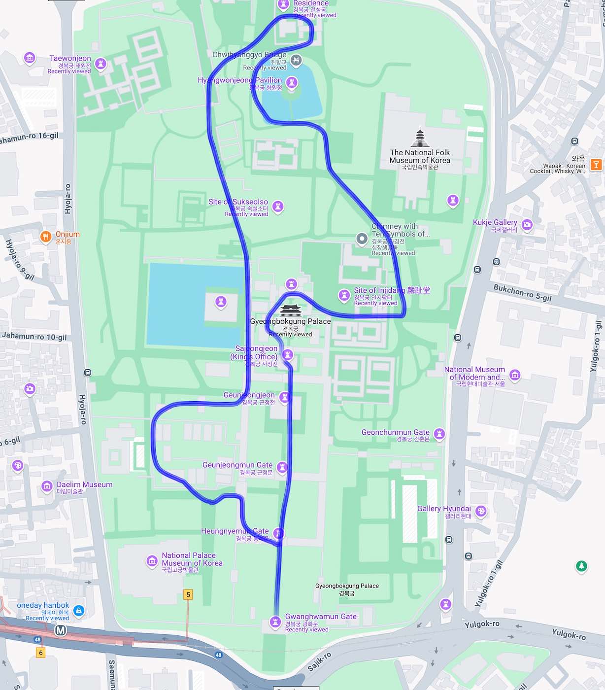 Gyeongbokgung paleis Seoul ultieme gids + wandelvideo 7 Gyeongbokgung Een gedetailleerde Gyeongbokgung-kaart van het paleisgebied in Seoul, met een blauwe wandelroute die door het historische terrein en de tuinen van Gyeongbokgung slingert. -copyright-moving-jack.com