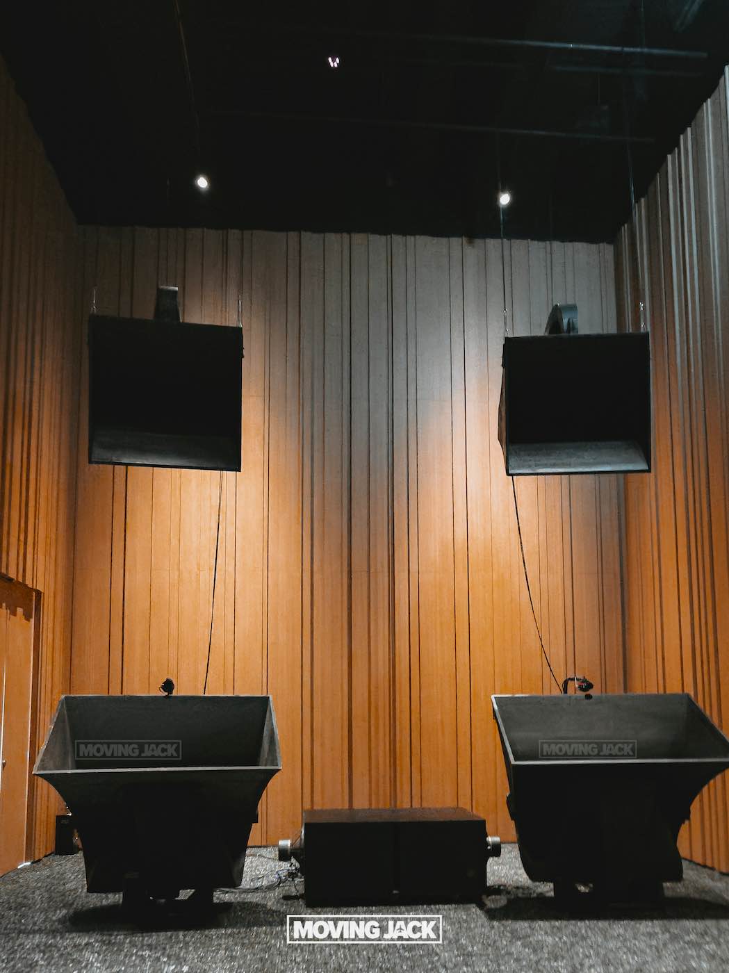 31 best free & cheap things to do in seoul (by an expert) 45 free things to do in seoul Two large speakers are suspended from the ceiling, with two floor speakers and a subwoofer below, against a backdrop of vertical wooden panels—evoking the vibe of live music venues often listed among the best free things to do in seoul. -copyright-moving-jack. Com