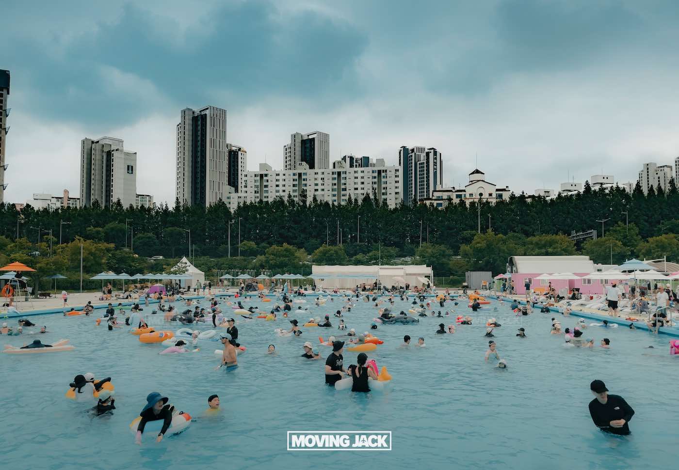 31 best free & cheap things to do in seoul (by an expert) 53 free things to do in seoul Large outdoor pool with many people swimming and using inflatables; city buildings and trees visible in the background under a cloudy sky—one of the fun free things to do in seoul. -copyright-moving-jack. Com