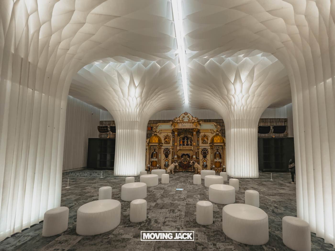 31 best free & cheap things to do in seoul (by an expert) 46 free things to do in seoul A modern lounge with round white seating, illuminated pillars, and an ornate structure at the back under a geometric ceiling—perfect for those seeking stylish spaces among the free things to do in seoul. -copyright-moving-jack. Com