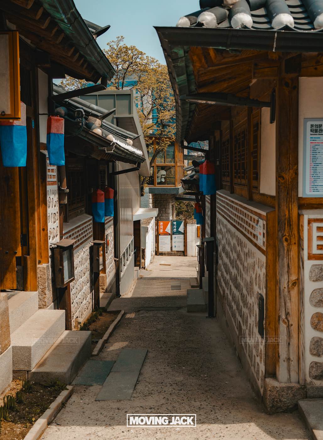 31 best free & cheap things to do in seoul (by an expert) 18 free things to do in seoul Narrow stone alleyway lined with traditional korean hanok houses, featuring colorful lanterns and wooden details under a clear sky—perfect for those seeking free things to do in seoul. -copyright-moving-jack. Com