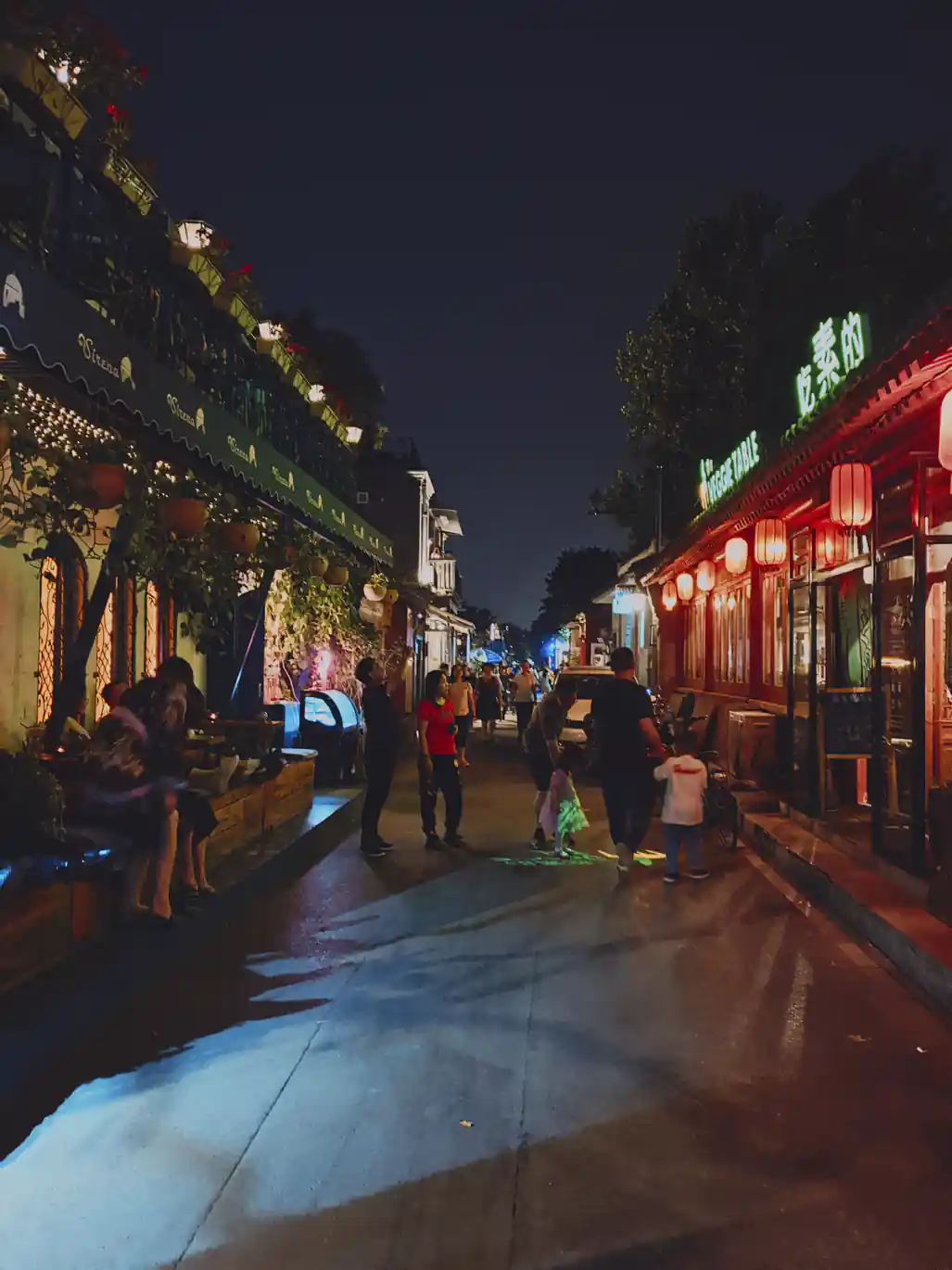 Living in a hutong in beijing: a complete overview 15 living in a hutong Chinese hutong china seheyuan beijing hutongs 14 movingjack • living in a hutong