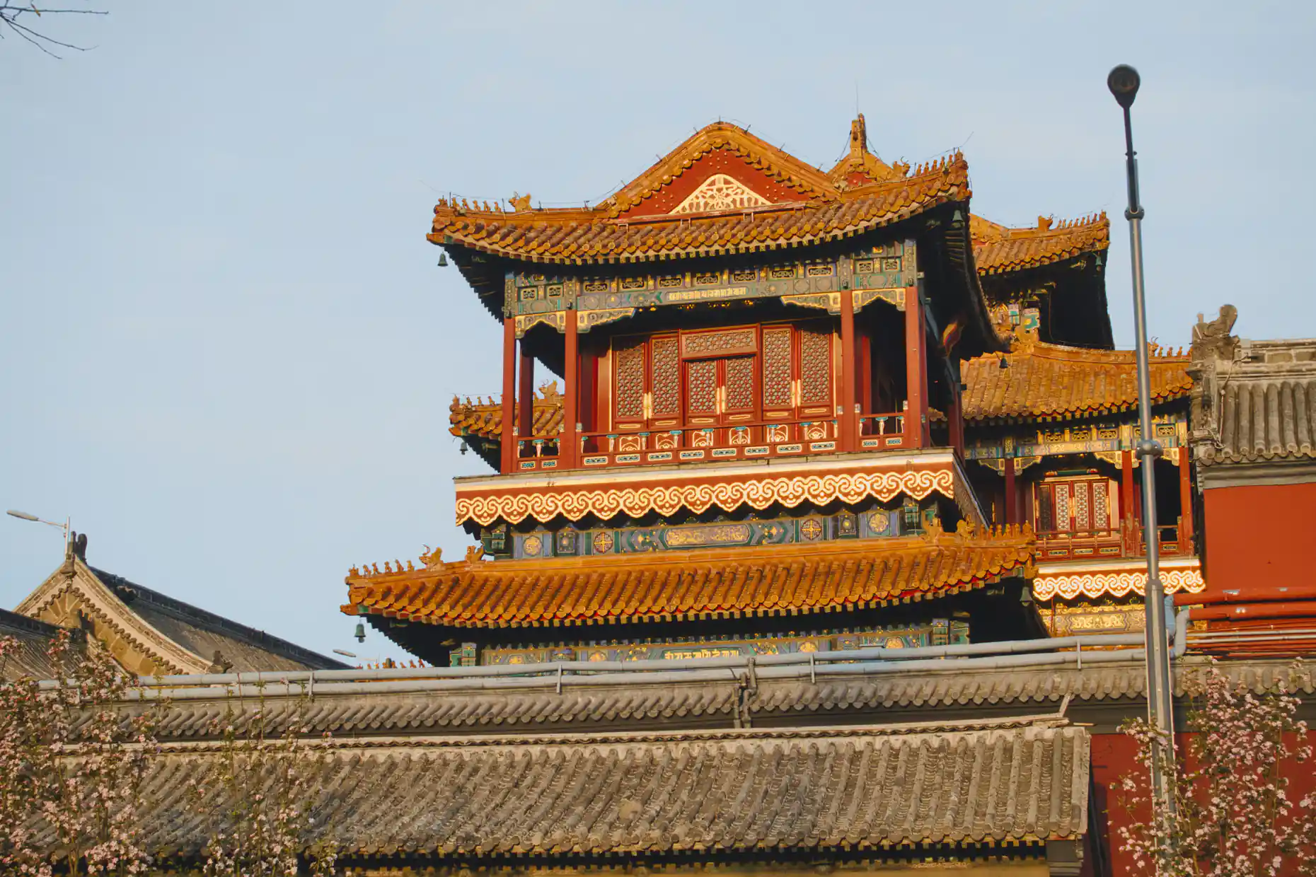 Living in a hutong in beijing: a complete overview 10 living in a hutong Chinese hutong china seheyuan beijing hutongs lama temple yonghegong 3 movingjack • living in a hutong