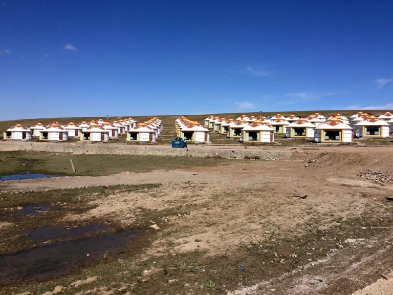 A festival in the mongolian desert 4 Mongolia tents movingjack •
