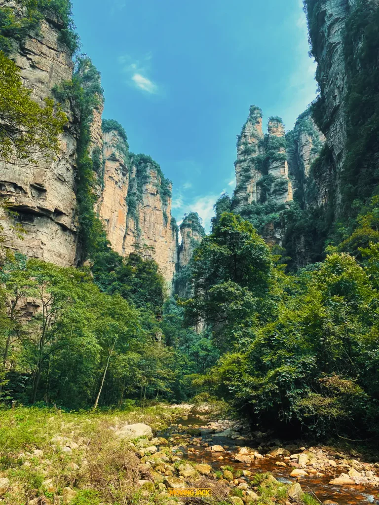 Een bezoek aan de avatarbergen (zhangjiajie) 20 avatarbergen Rivier avatar bergen bewegende jack • avatar bergen