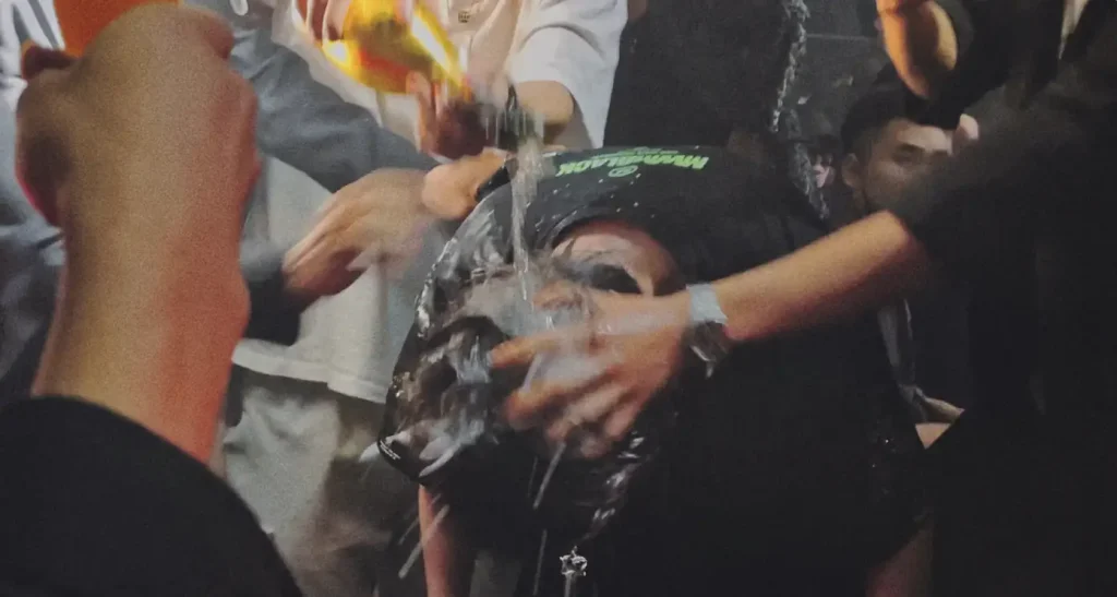 Waanzinnige champagneshowers in Chinese clubs!